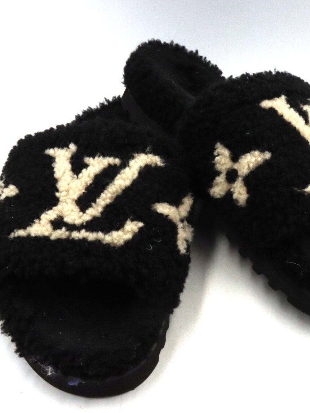 Louis Vuitton black white shearling Paseo flat Comfort mules